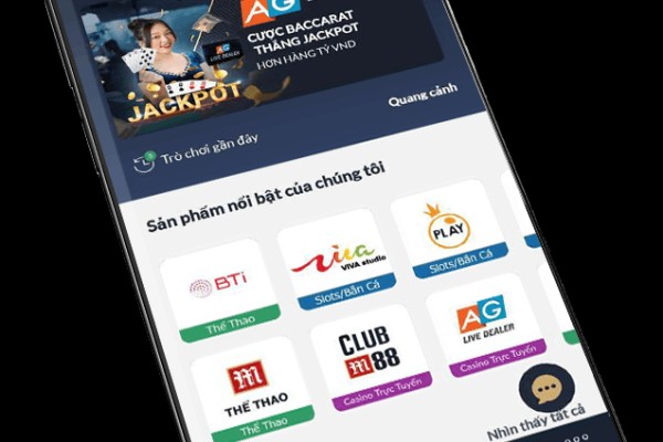 Người chơi trải nghiệm game nổ hũ trên di động