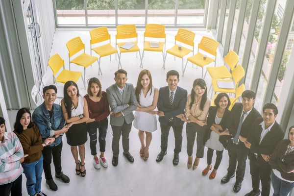 Hình ảnh đồng hồ cát và tiền, tượng trưng cho chơi có trách nhiệm